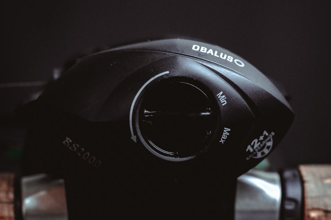 Side plate of an Obalus baitcasting reel with the magnetic brake dial marked Min and Max